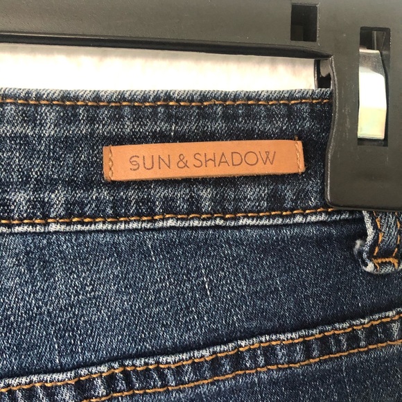 Mid rise, distressed mid length jean shorts,size 7 - Picture 3 of 4